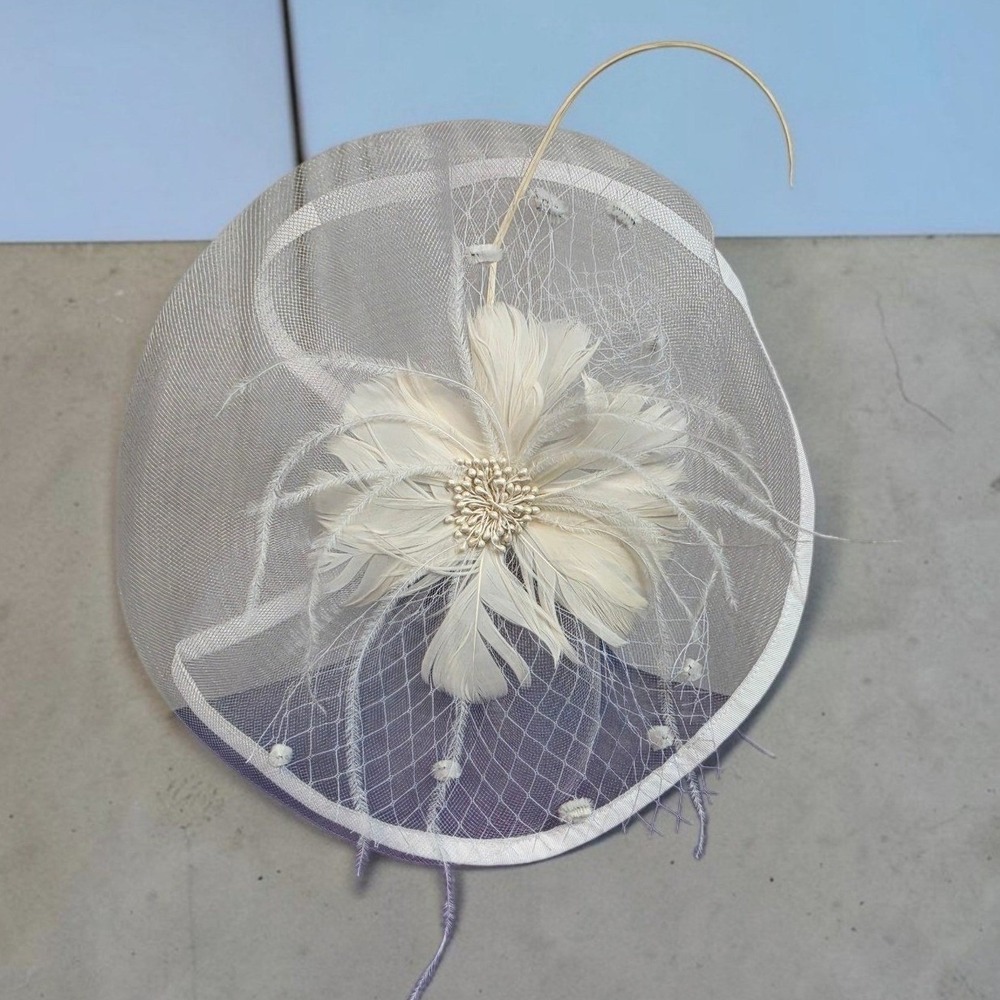 Vintage White Feather Floral Fascinator Hair Clip Wedding Tea Party Headpiece